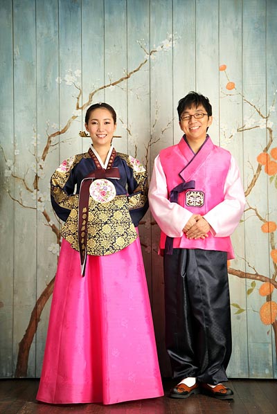 圖文-韓國圍棋怪童睦鎮(zhèn)碩婚紗照 調(diào)皮的民族服飾_綜合體育_新浪競(jìng)技風(fēng)暴_新浪網(wǎng)