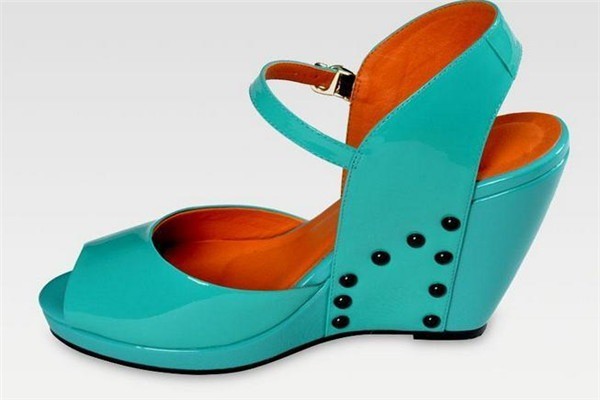 奈奢鞋帽與化妝品銷售 融合時(shí)尚與美的商業(yè)之道